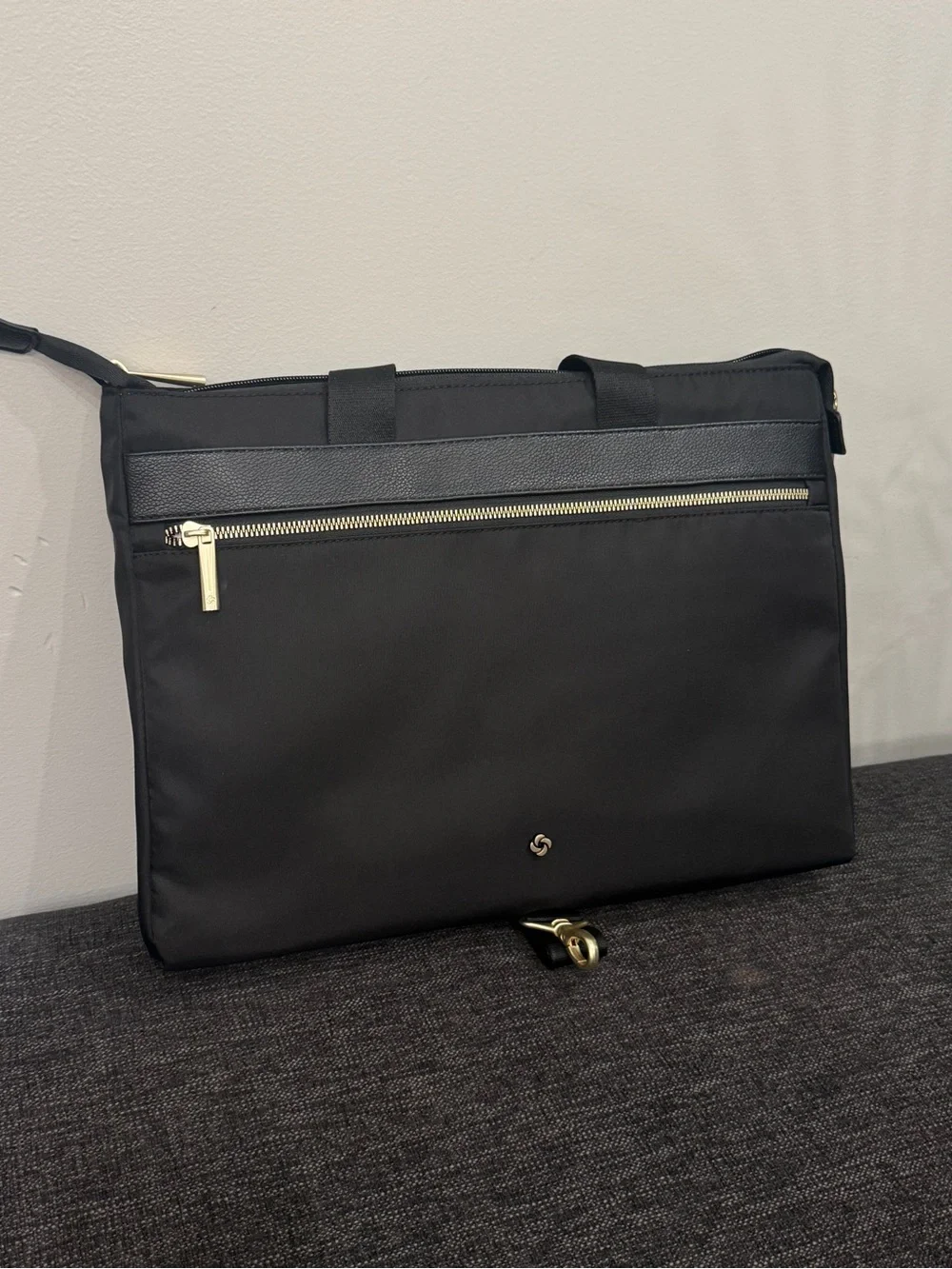 Samsonite Black Briefcase Gold MOBILE SOLUTION 2 CONVERTIBLE SLIM BRIEF, bag